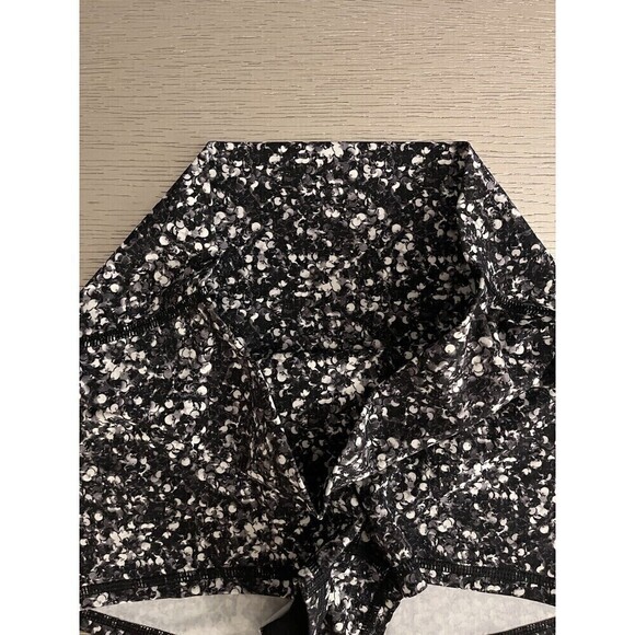 Lululemon Women's Choose A Side Short 2.5" Black / Chirasu Black Size 6 - Picture 2 of 5